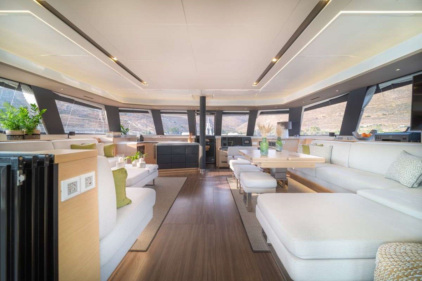 2018-fountaine-pajot-67-669929