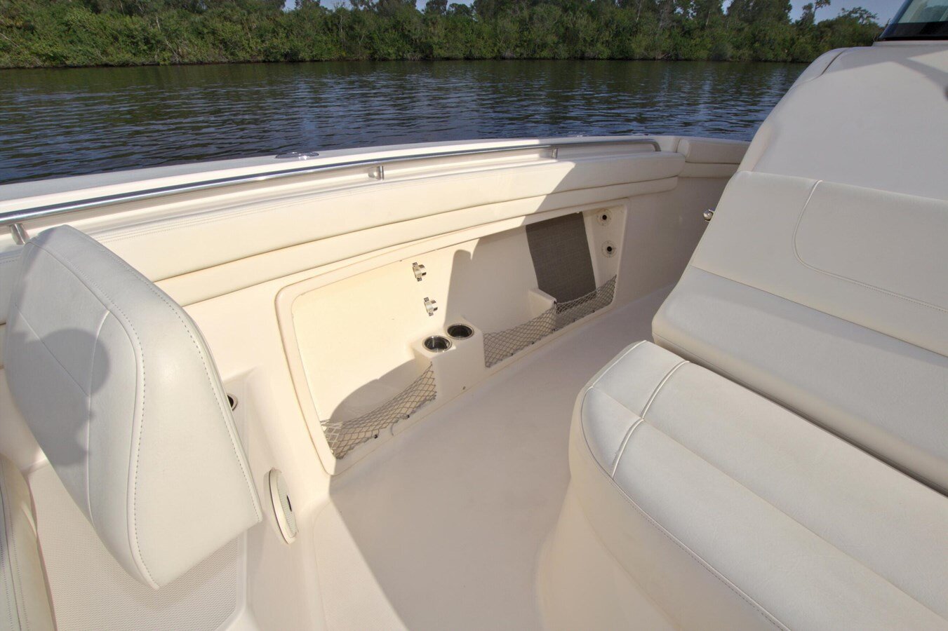 2018-grady-white-37-6a6ec2