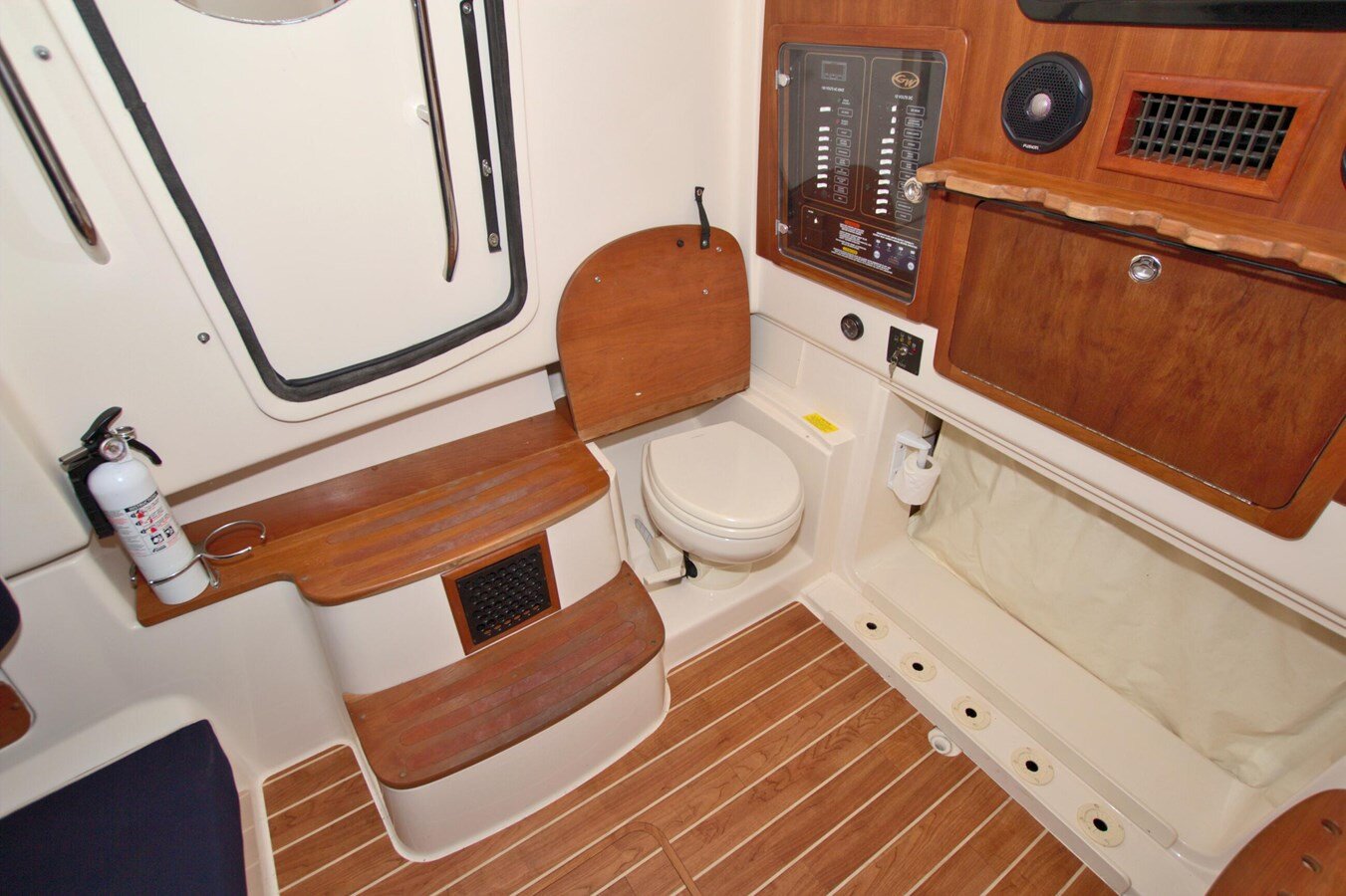 2018-grady-white-37-6a6ec2