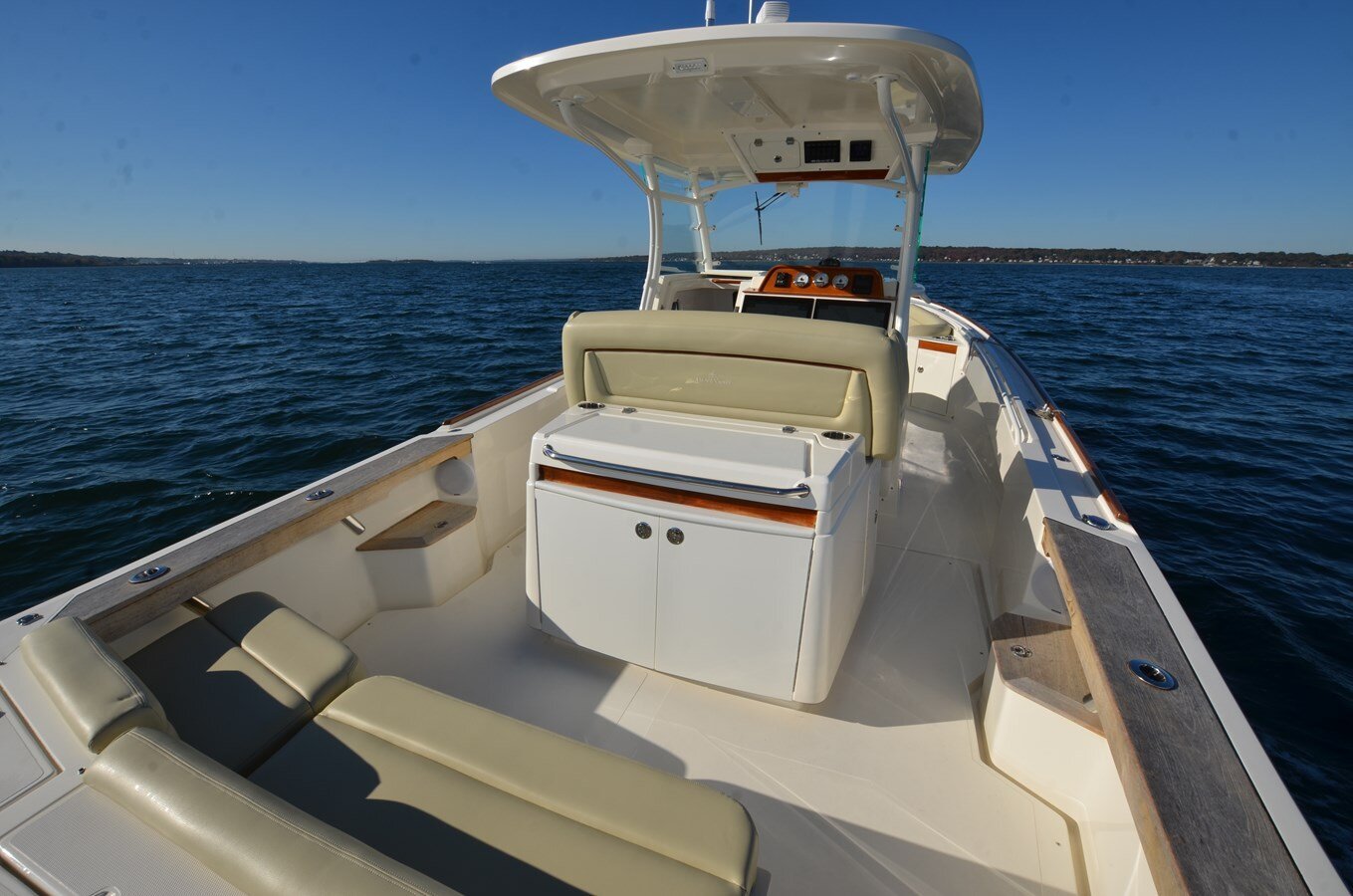 2018-hunt-yachts-32-1-0c843d