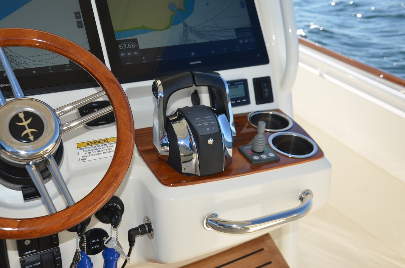 2018-hunt-yachts-32-1-0c843d