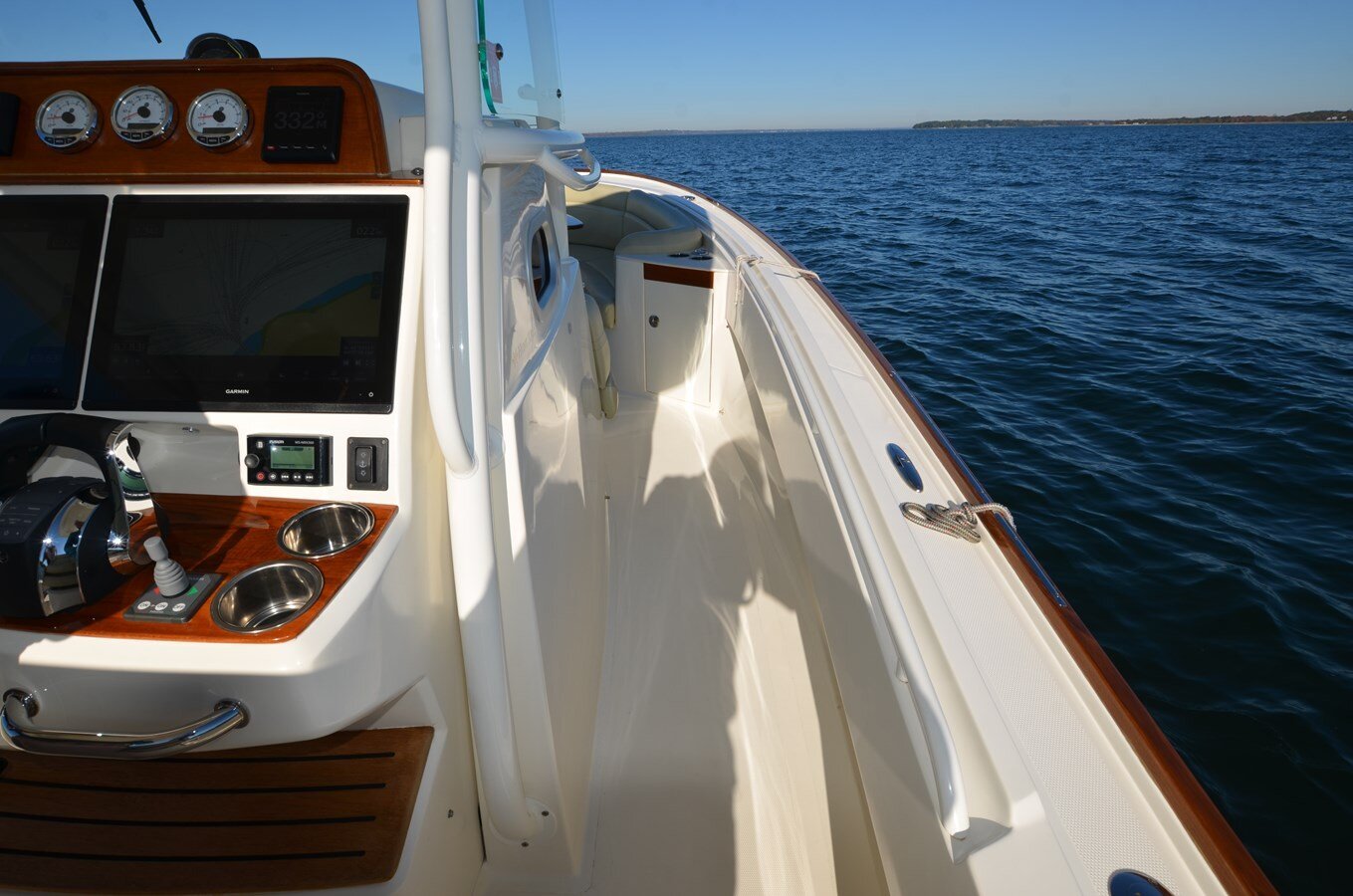 2018-hunt-yachts-32-1-0c843d