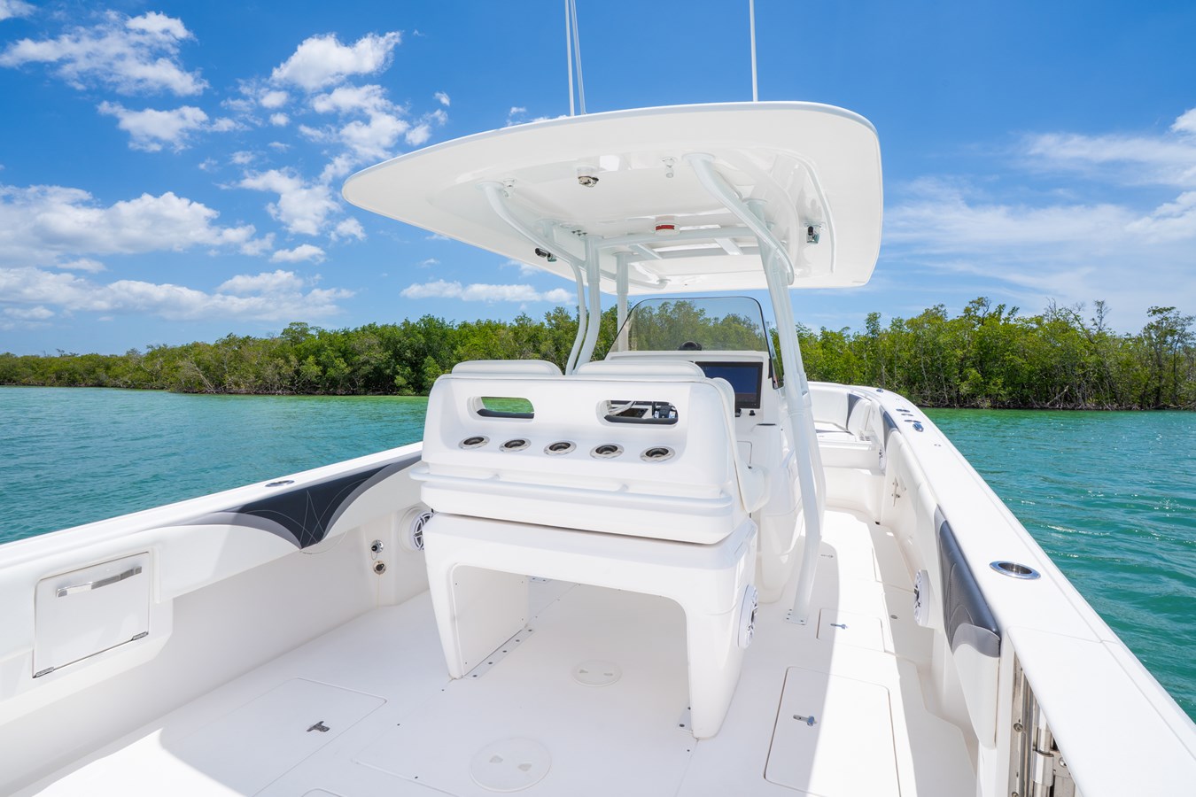 2018-intrepid-powerboats-inc-37-9-e90432