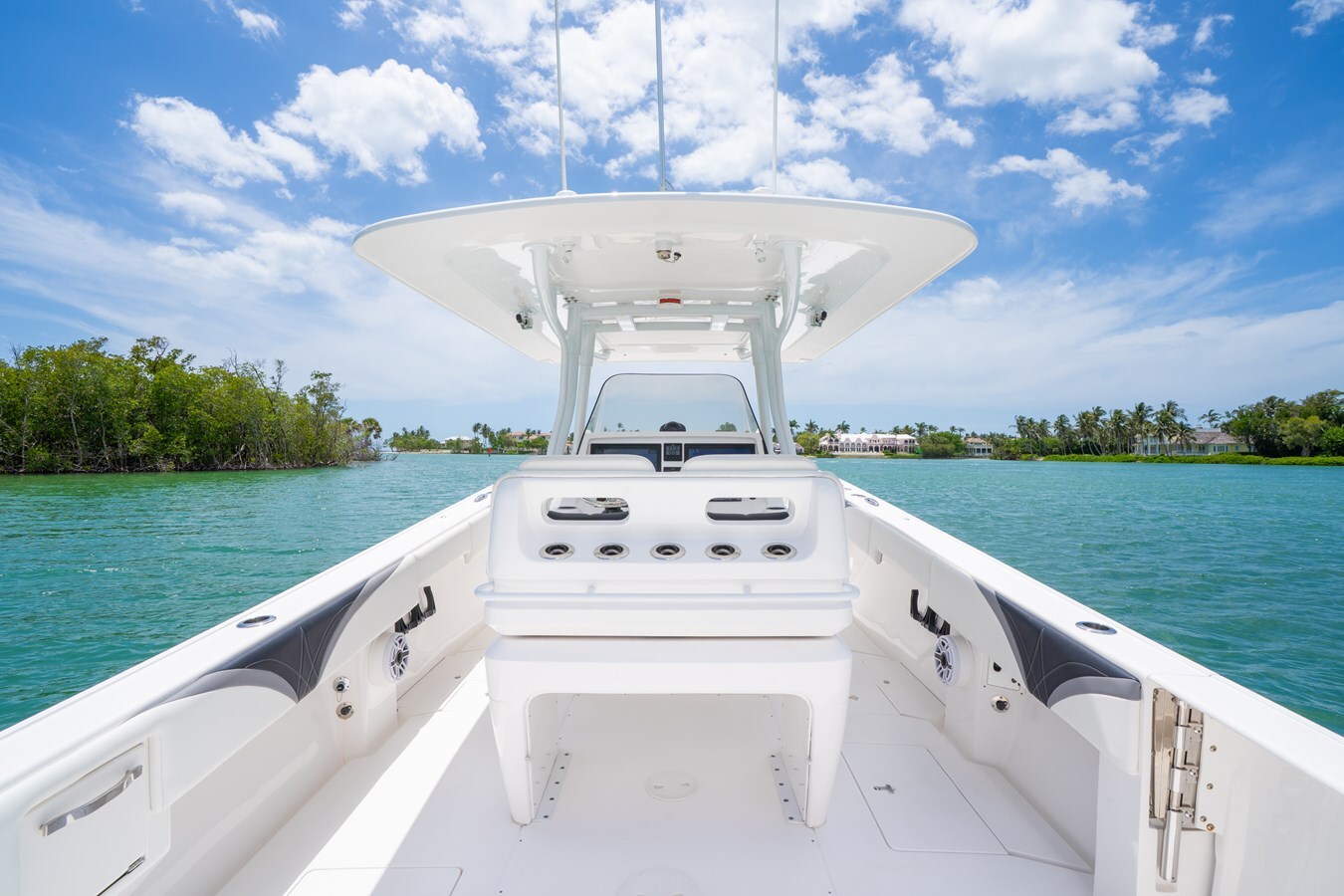 2018-intrepid-powerboats-inc-37-9-e90432