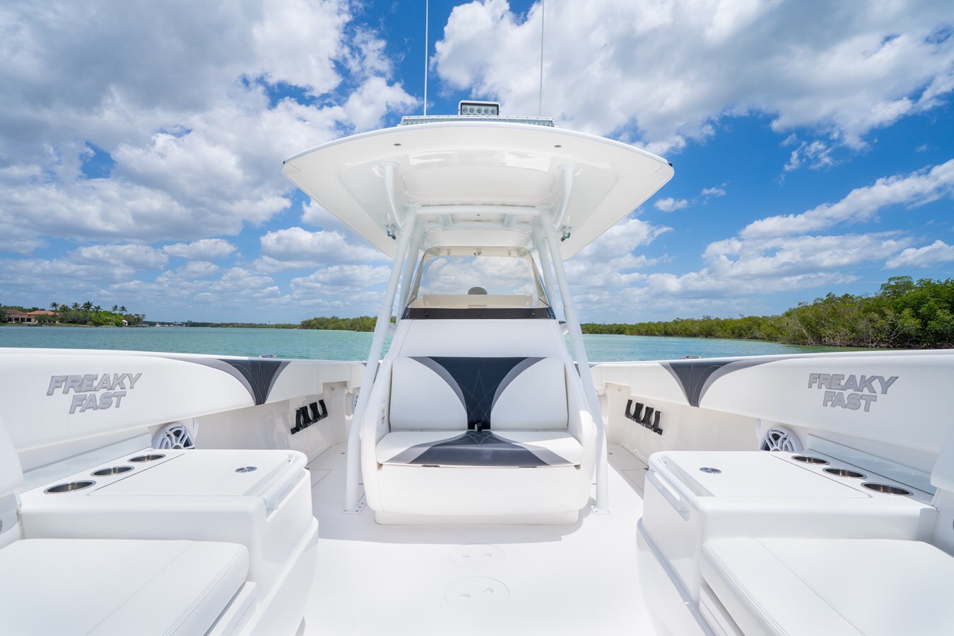 2018-intrepid-powerboats-inc-37-9-e90432