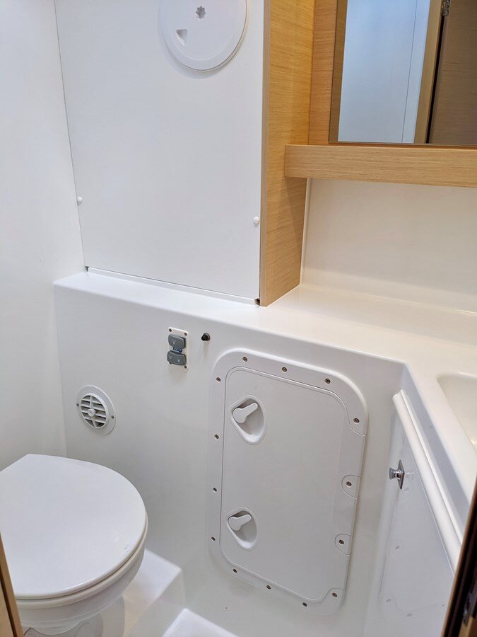 2018-lagoon-42-1-f1a011