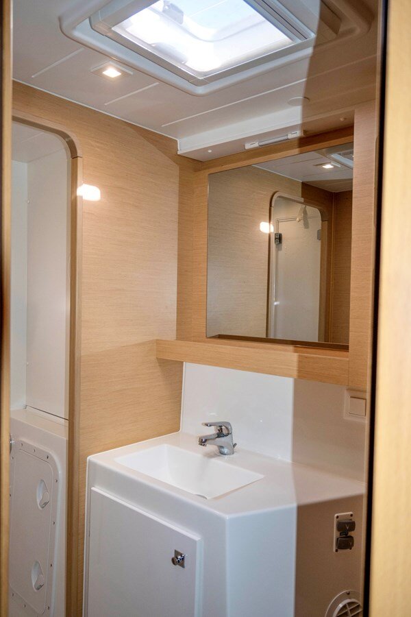 2018-lagoon-42-1-f1a011