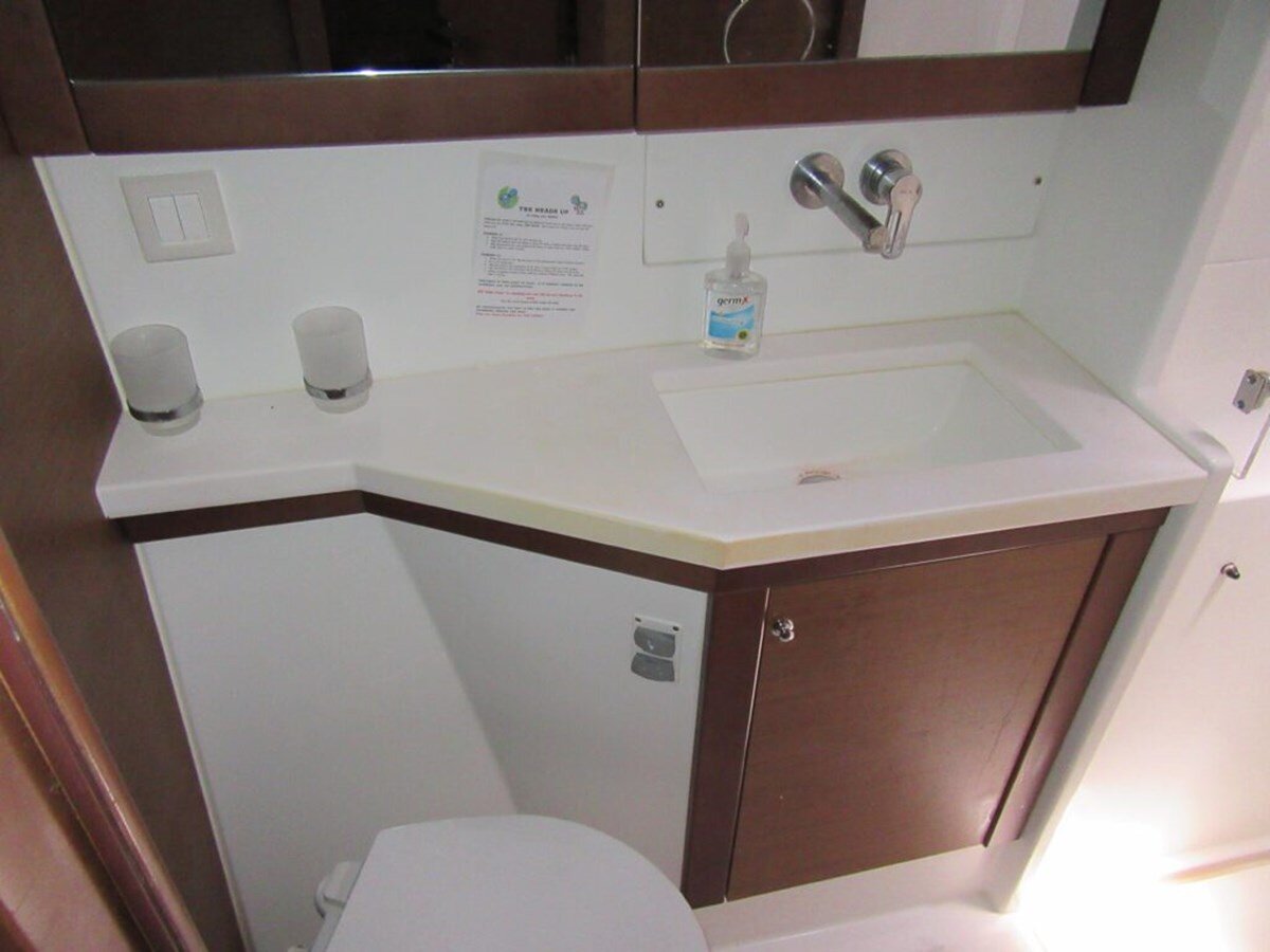 2018-lagoon-45-8-c83a1e