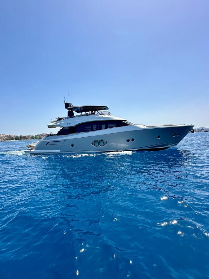 2018-monte-carlo-yachts-77-2-50c6ce
