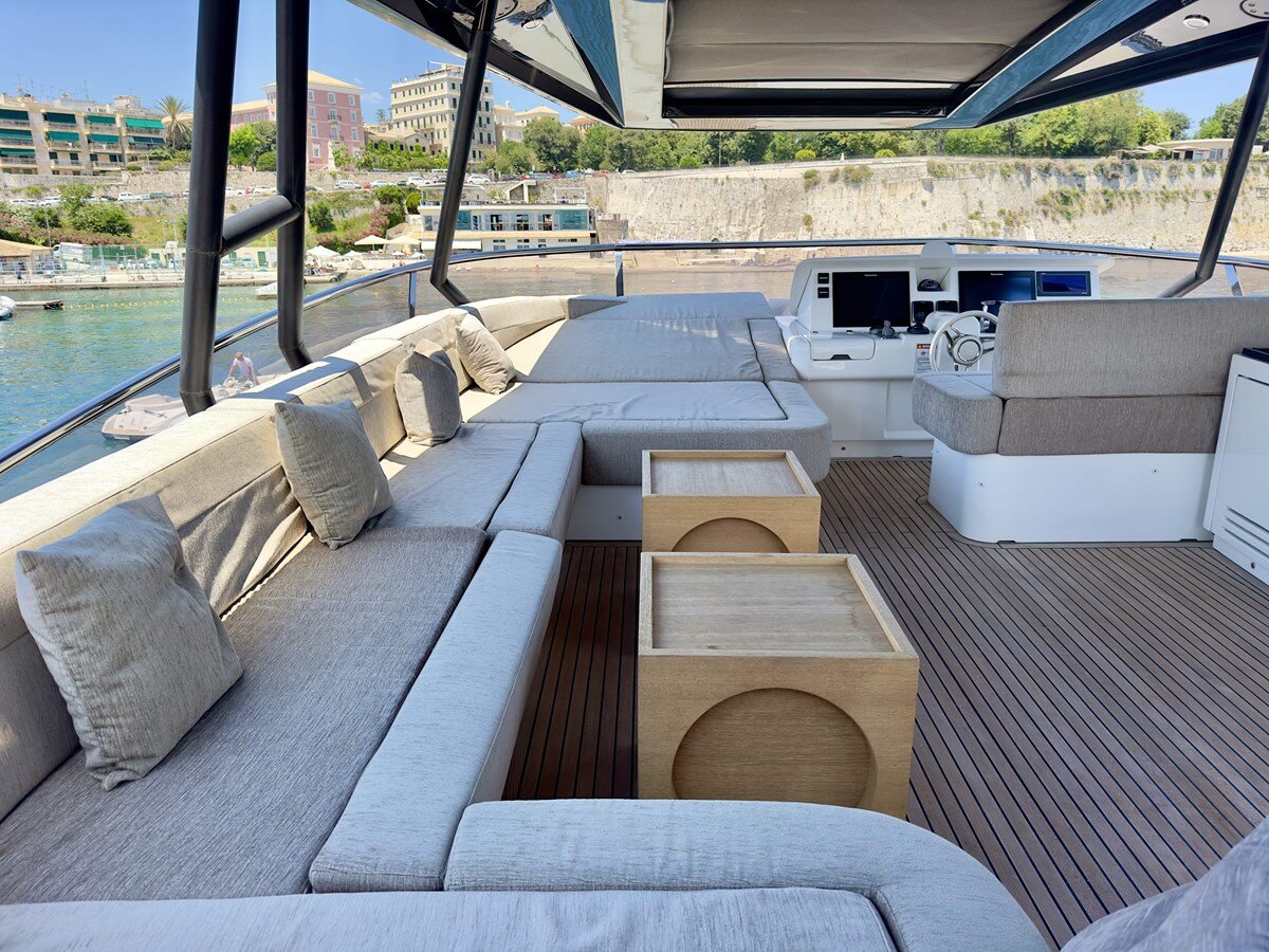 2018-monte-carlo-yachts-77-2-50c6ce