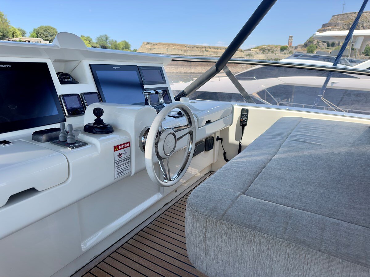 2018-monte-carlo-yachts-77-2-50c6ce