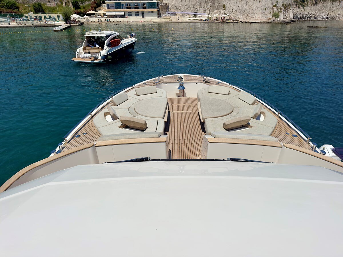 2018-monte-carlo-yachts-77-2-50c6ce