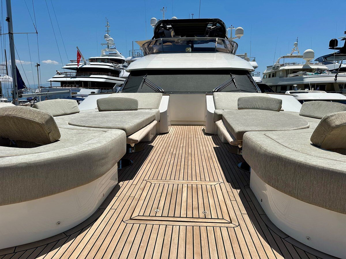 2018-monte-carlo-yachts-77-2-50c6ce