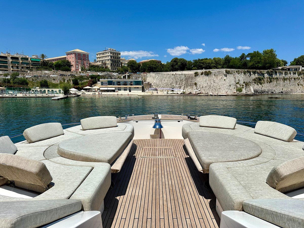 2018-monte-carlo-yachts-77-2-50c6ce