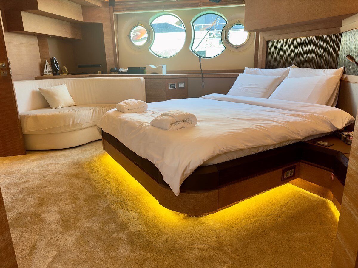 2018-monte-carlo-yachts-77-2-50c6ce