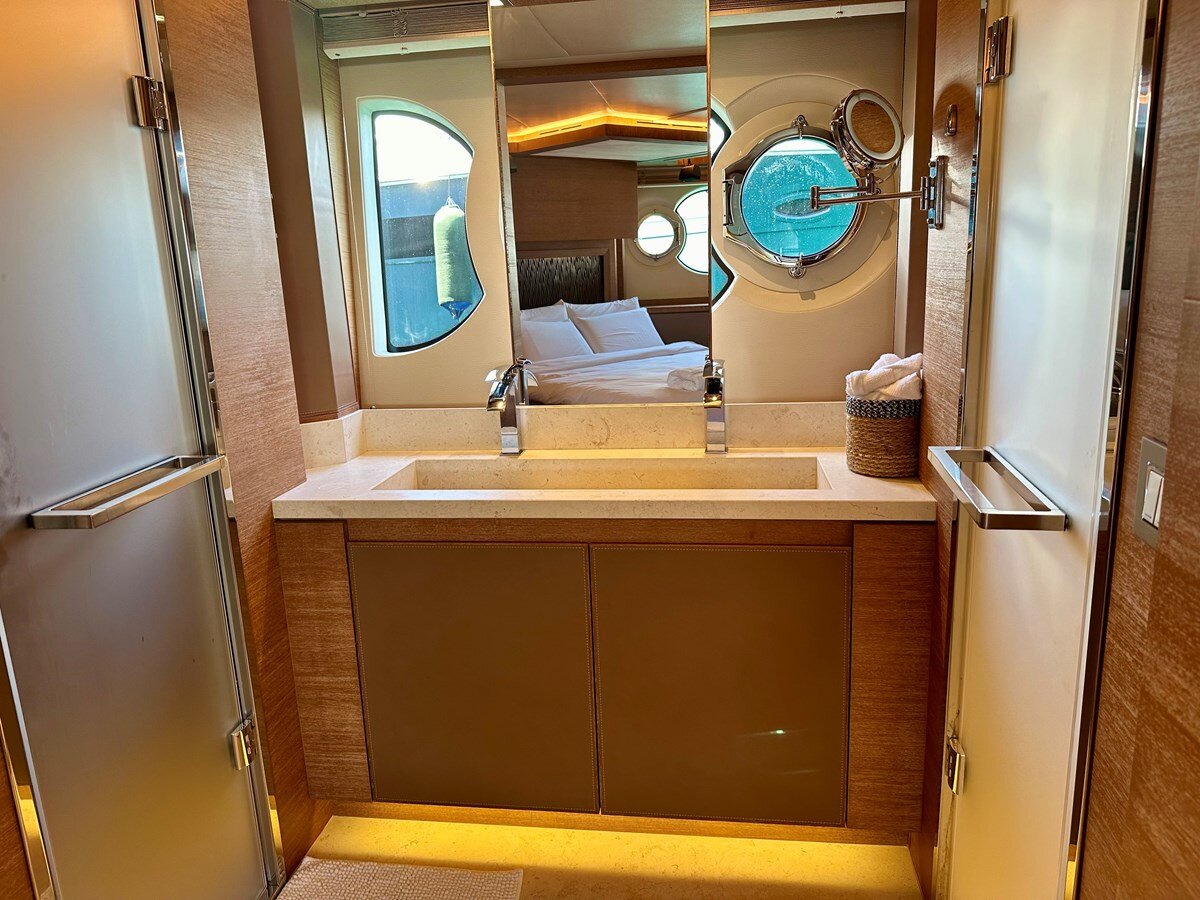 2018-monte-carlo-yachts-77-2-50c6ce