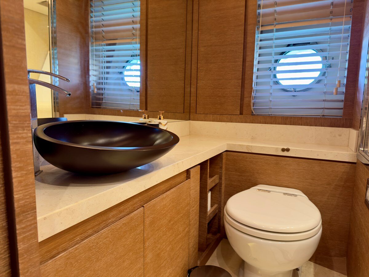 2018-monte-carlo-yachts-77-2-50c6ce