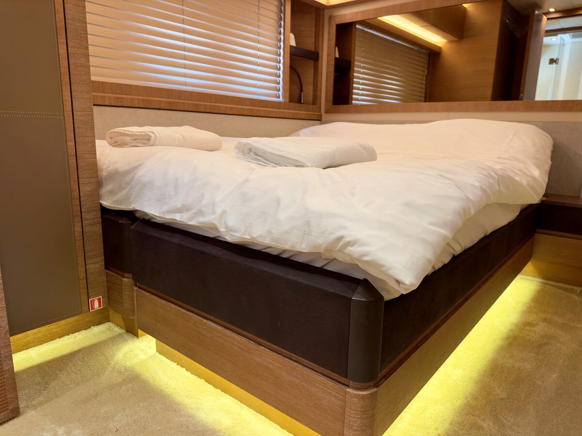 2018-monte-carlo-yachts-77-2-50c6ce