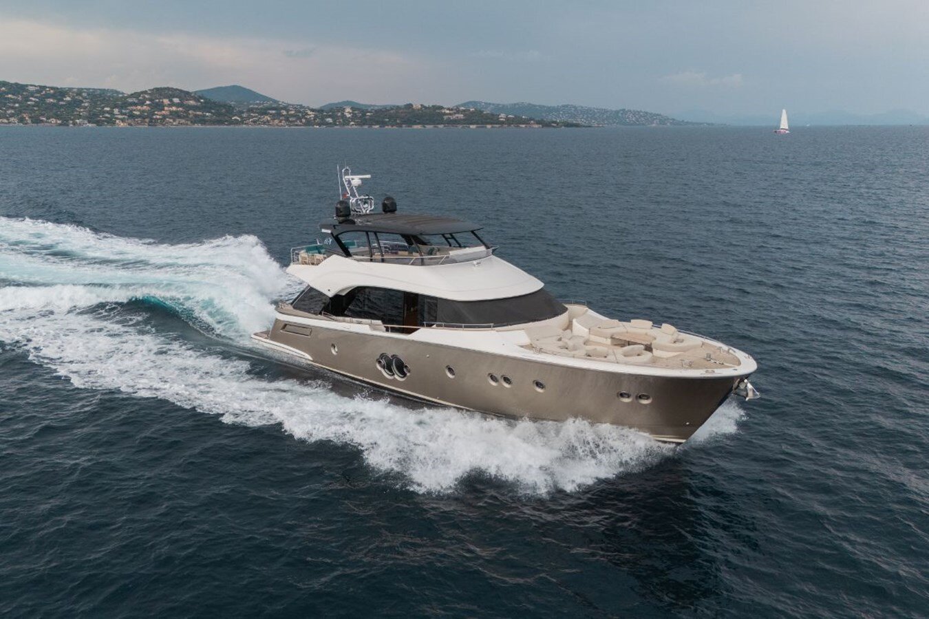 2018-monte-carlo-yachts-80-9-0df863