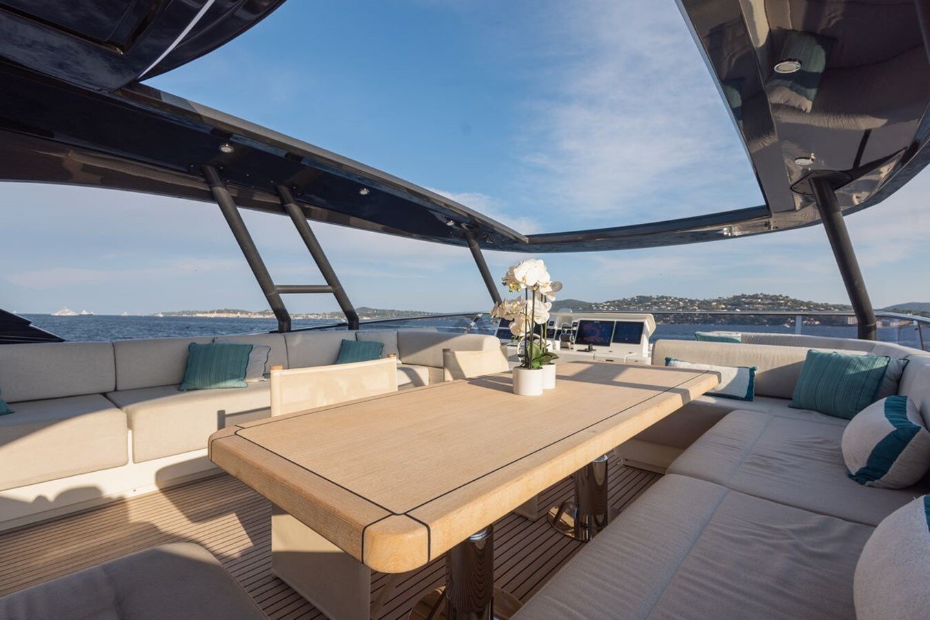 2018-monte-carlo-yachts-80-9-0df863