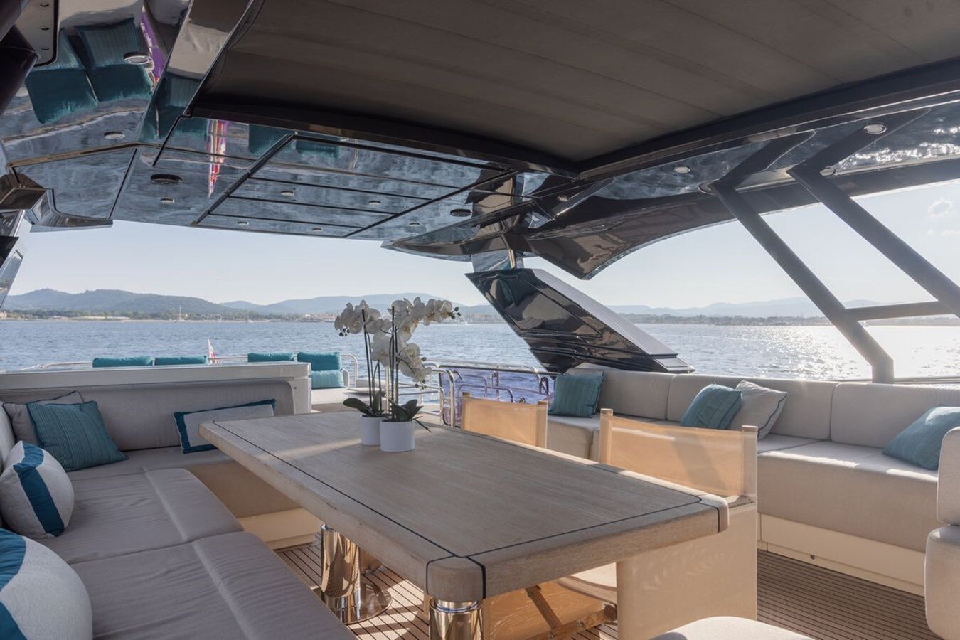 2018-monte-carlo-yachts-80-9-0df863