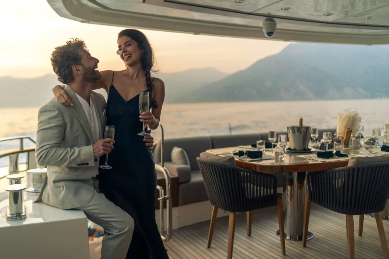 2018-monte-carlo-yachts-96-10-4def76