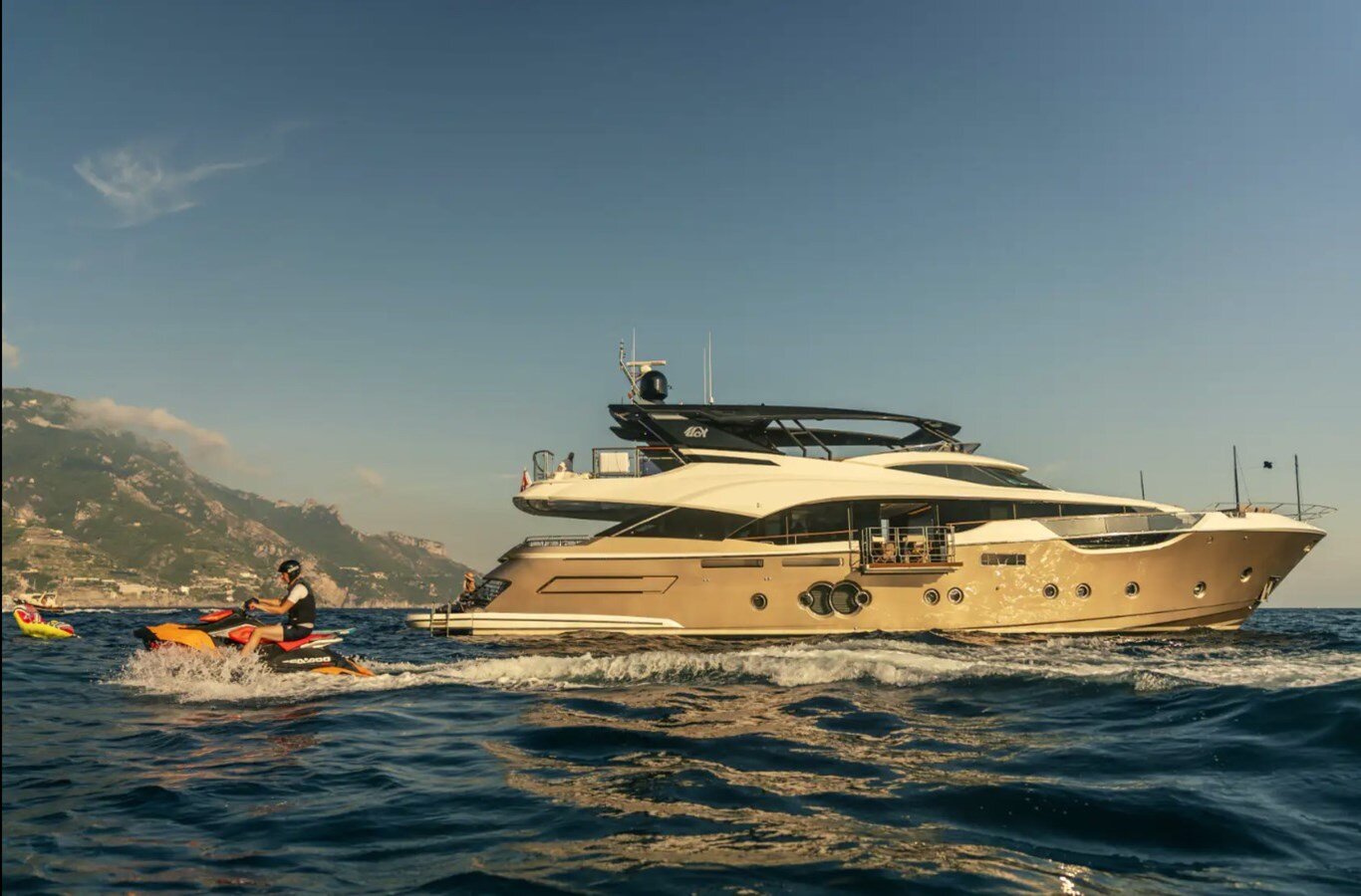 2018 MONTE CARLO YACHTS 96' 10