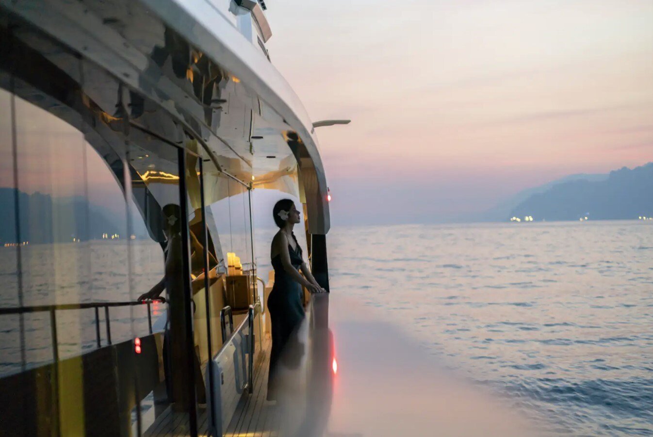 2018-monte-carlo-yachts-96-10-4def76