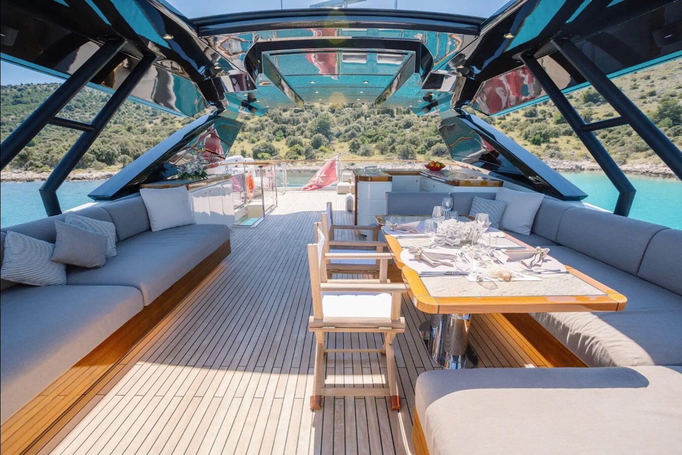 2018 MONTE CARLO YACHTS 96' 10