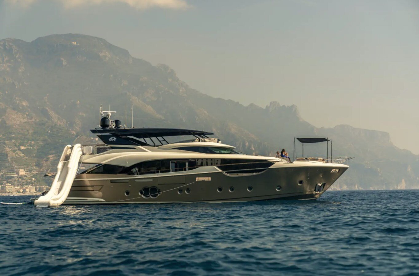 2018 MONTE CARLO YACHTS 96' 10