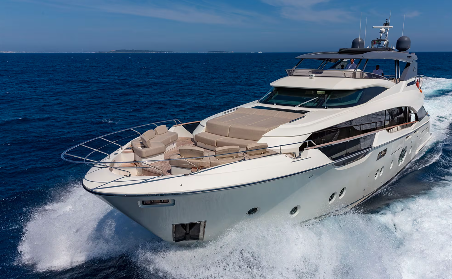 2018-monte-carlo-yachts-96-161e48