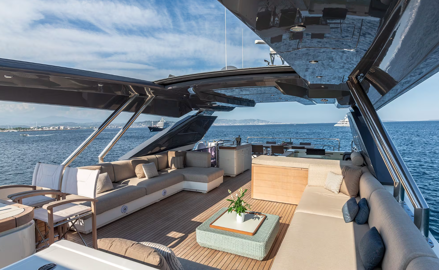 2018-monte-carlo-yachts-96-161e48