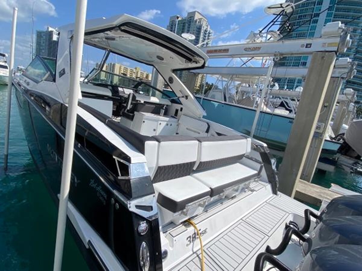 2018-monterey-38-420bd7