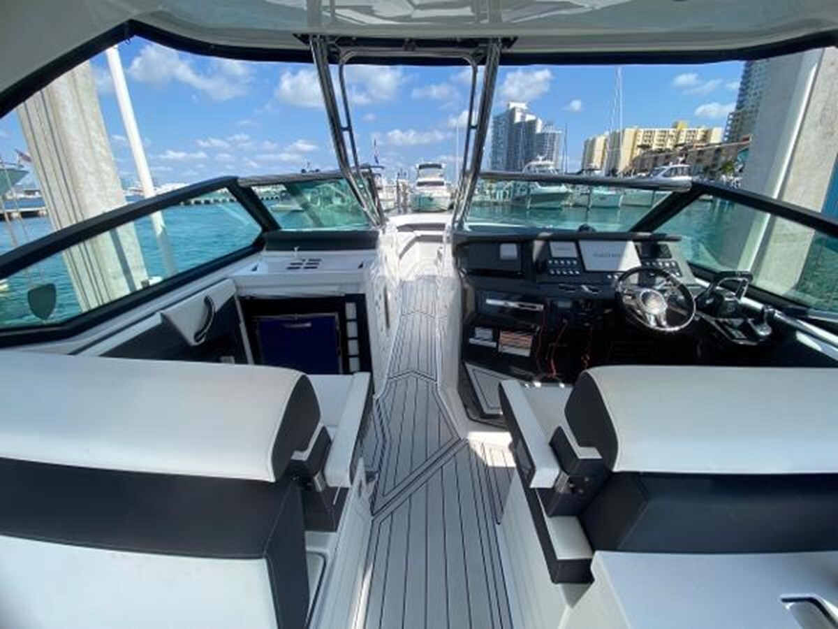 2018-monterey-38-420bd7