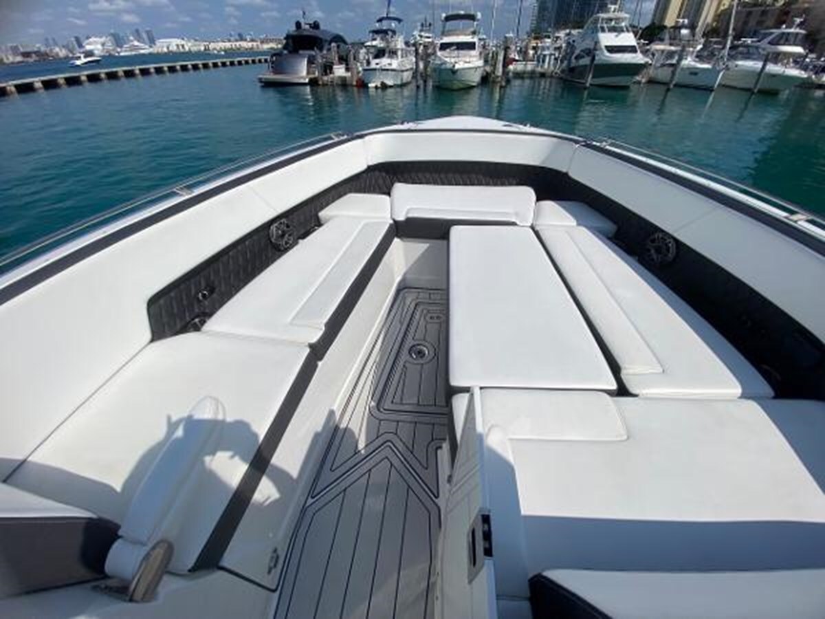 2018-monterey-38-420bd7