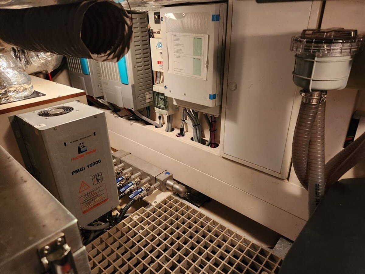 2018-moody-55-10-d3669b