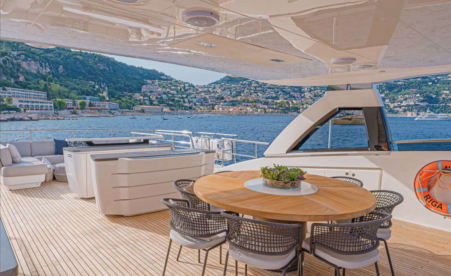 2018-princess-yachts-115-4-82f5e7