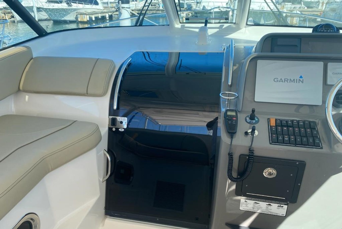 2018-pursuit-boats-39-3066d7