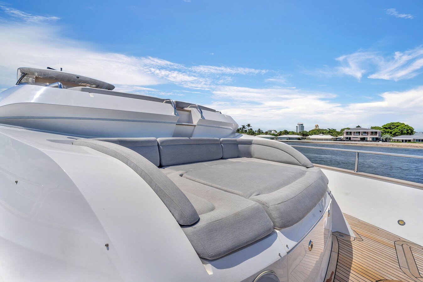 2018-sunseeker-92-7d3054