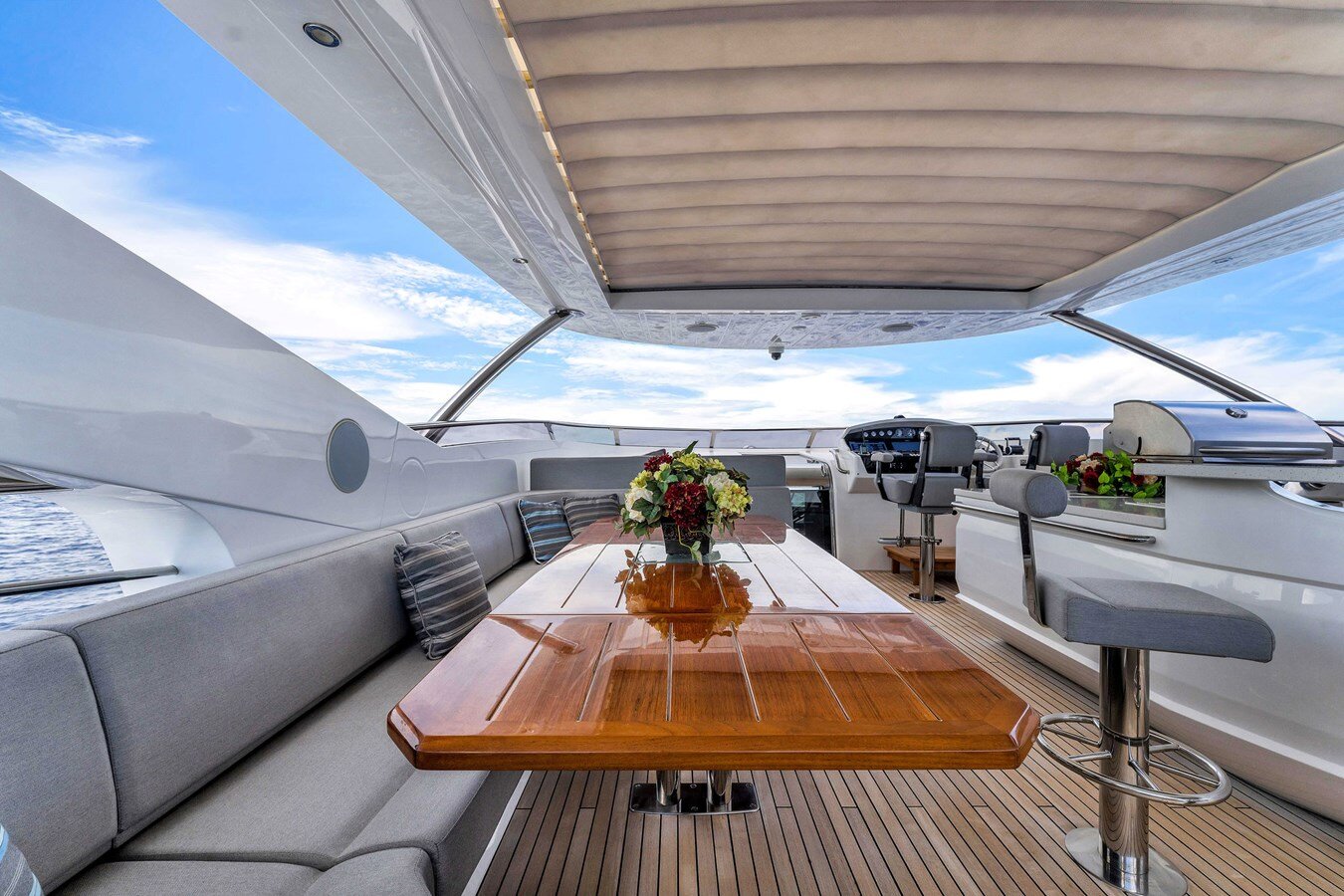 2018-sunseeker-92-7d3054