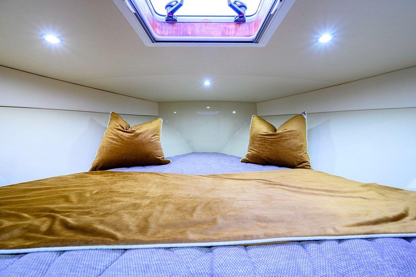 2018-winter-custom-yachts-30-adba11