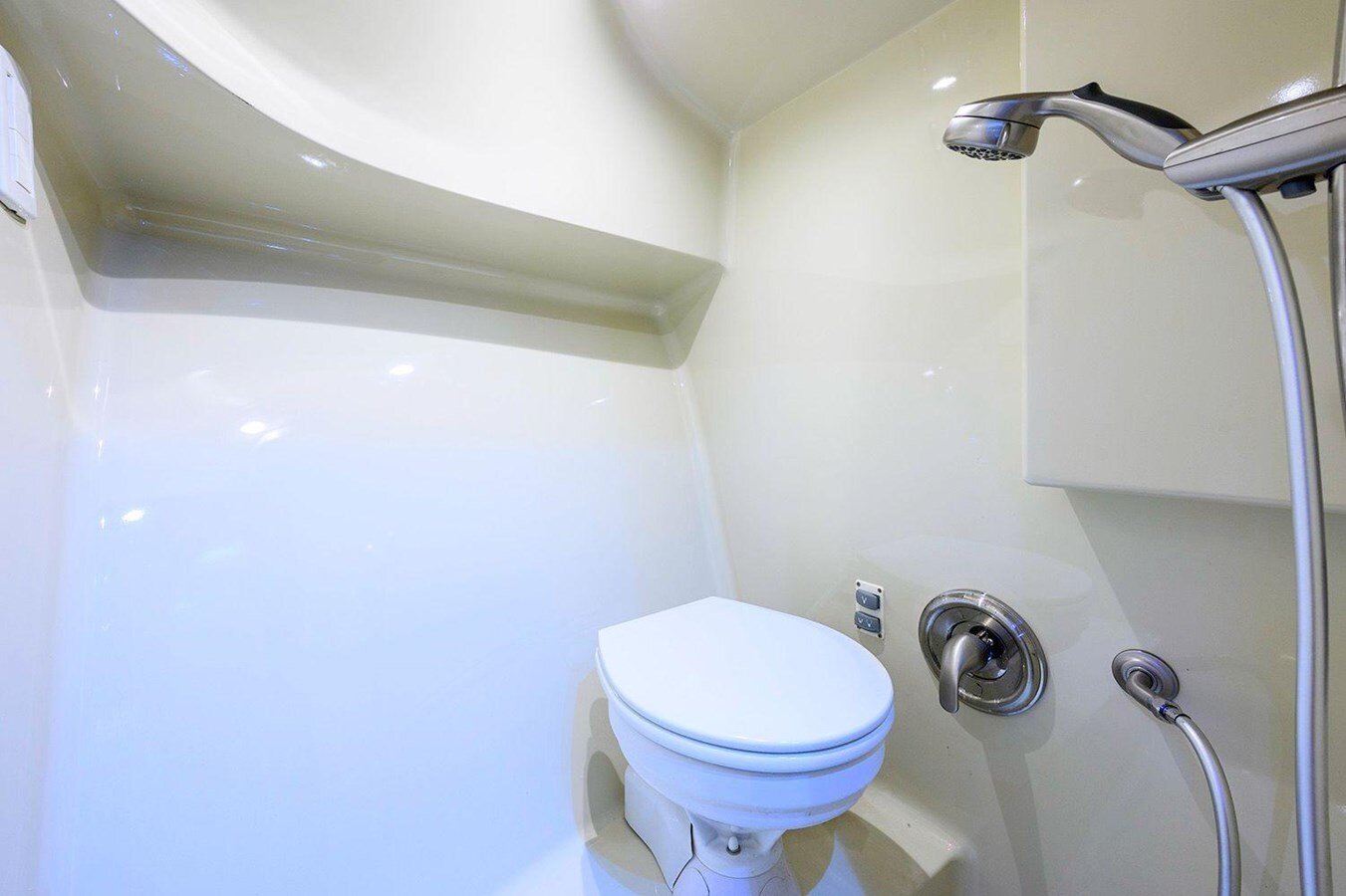 2018-winter-custom-yachts-30-adba11