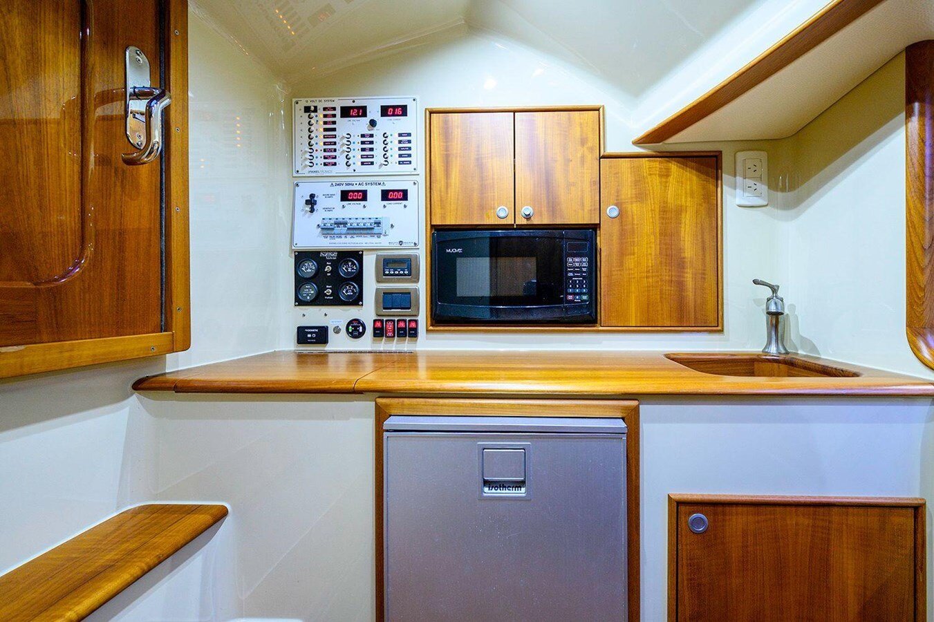 2018-winter-custom-yachts-30-adba11