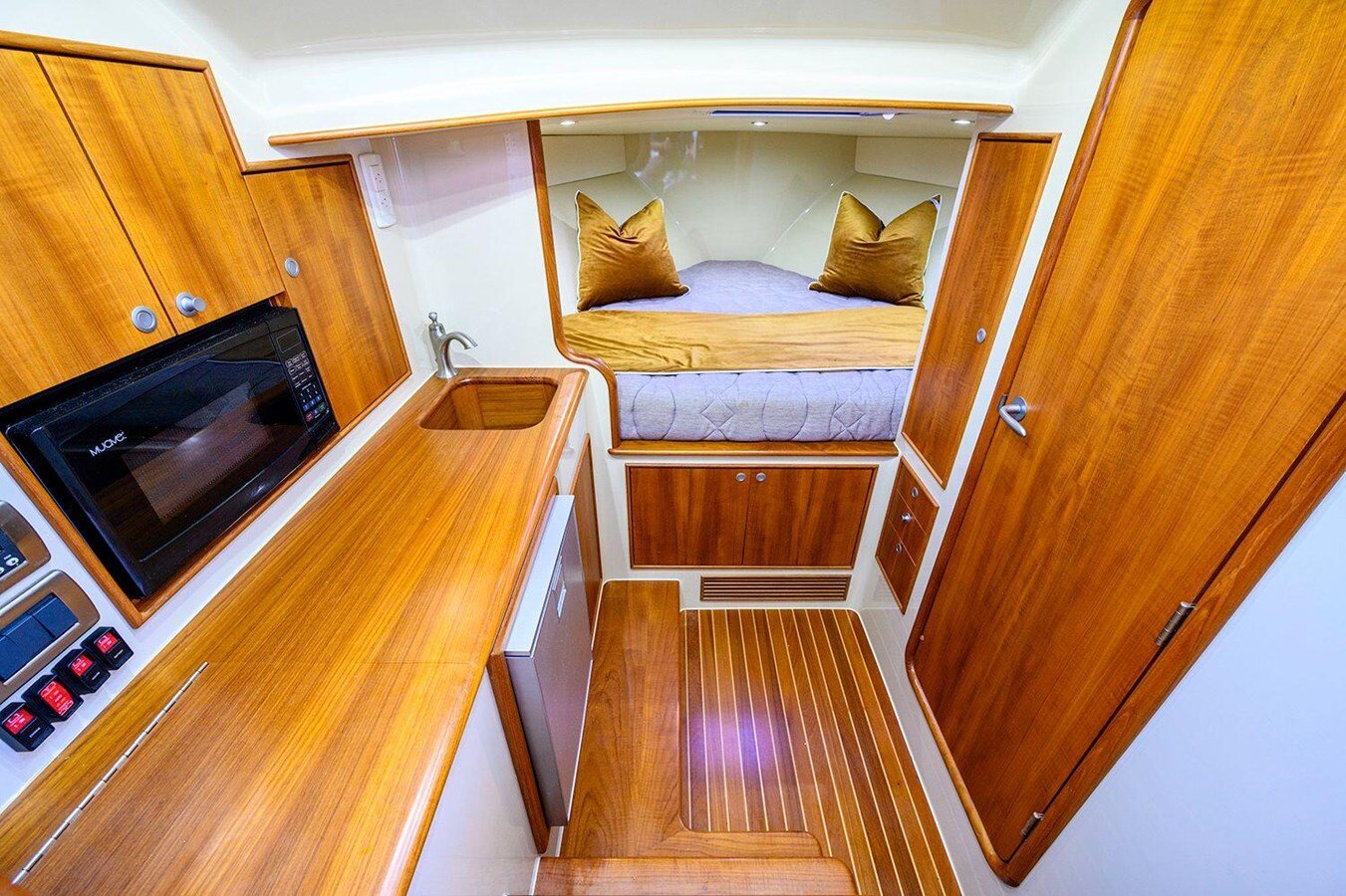 2018-winter-custom-yachts-30-adba11