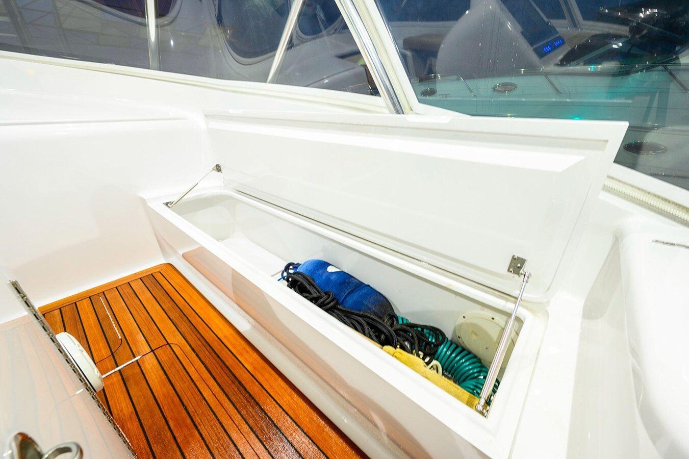 2018-winter-custom-yachts-30-adba11