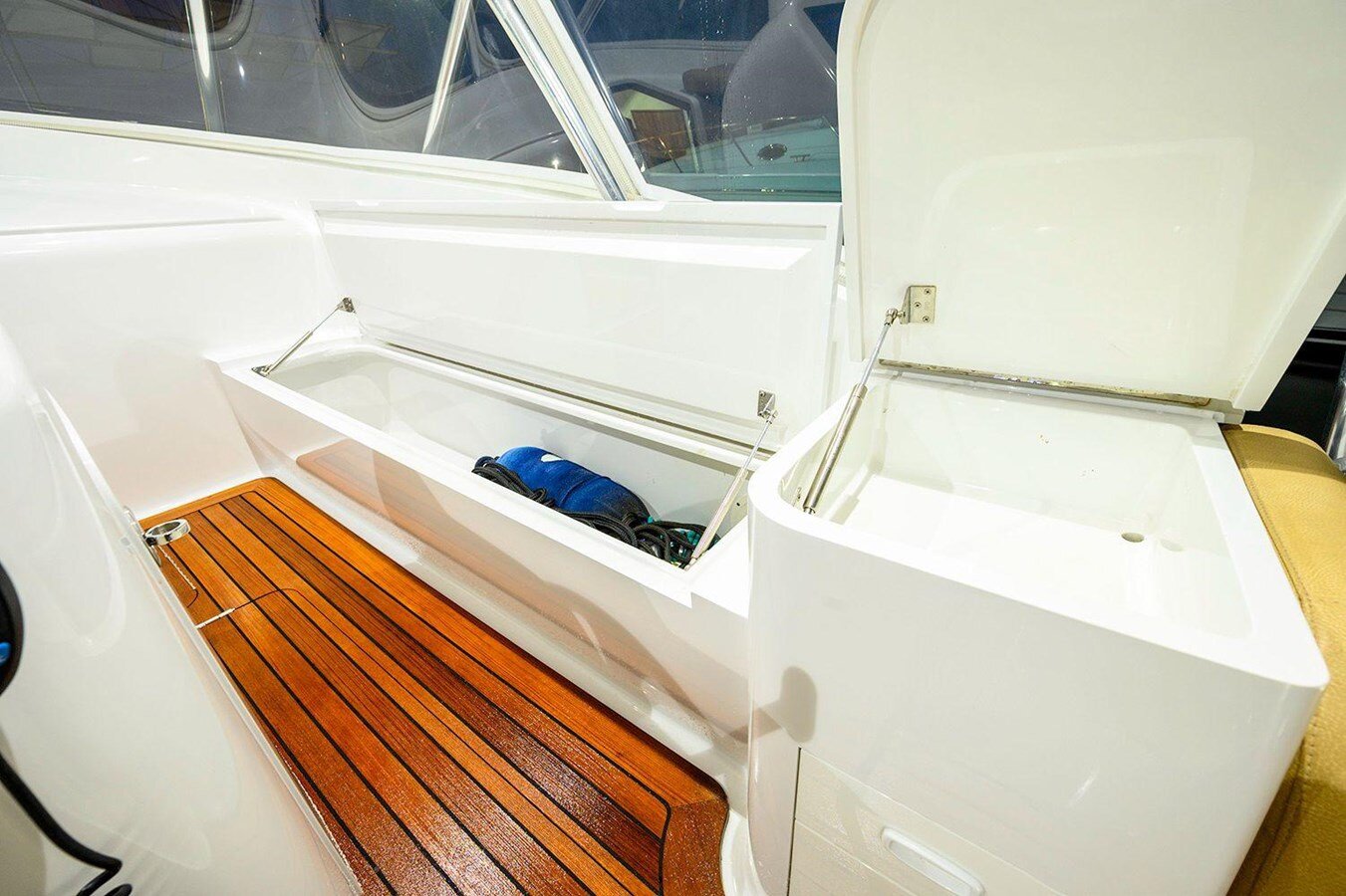 2018-winter-custom-yachts-30-adba11