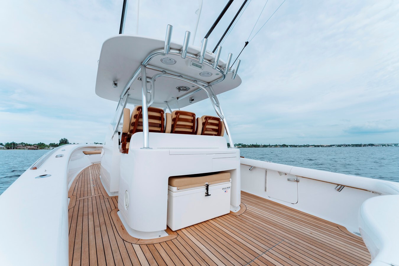 2018-winter-custom-yachts-37-5e8ed8