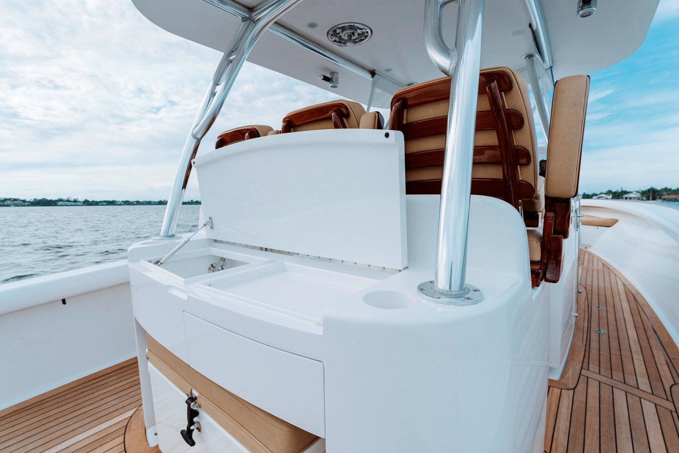 2018-winter-custom-yachts-37-5e8ed8