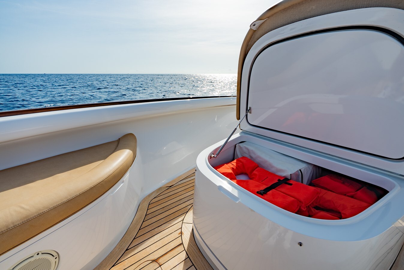 2018-winter-custom-yachts-37-5e8ed8