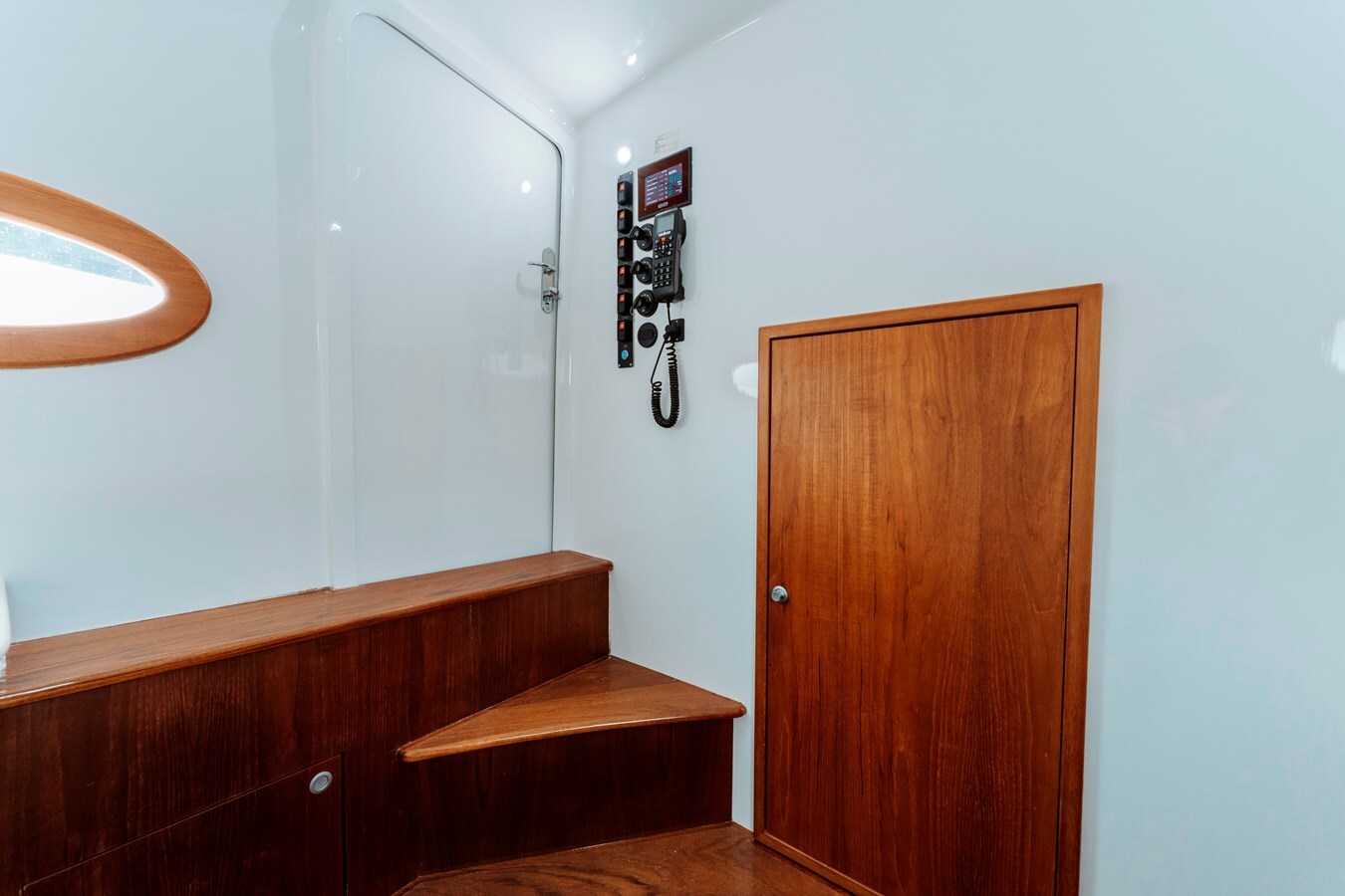 2018-winter-custom-yachts-37-5e8ed8